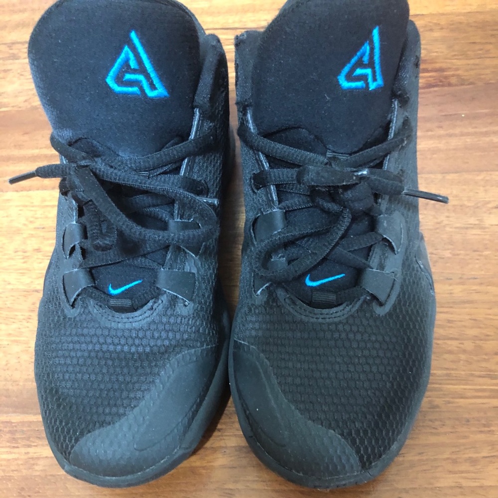 Giannis Antetokounmpo Nikes. GUC size 4.5Y
